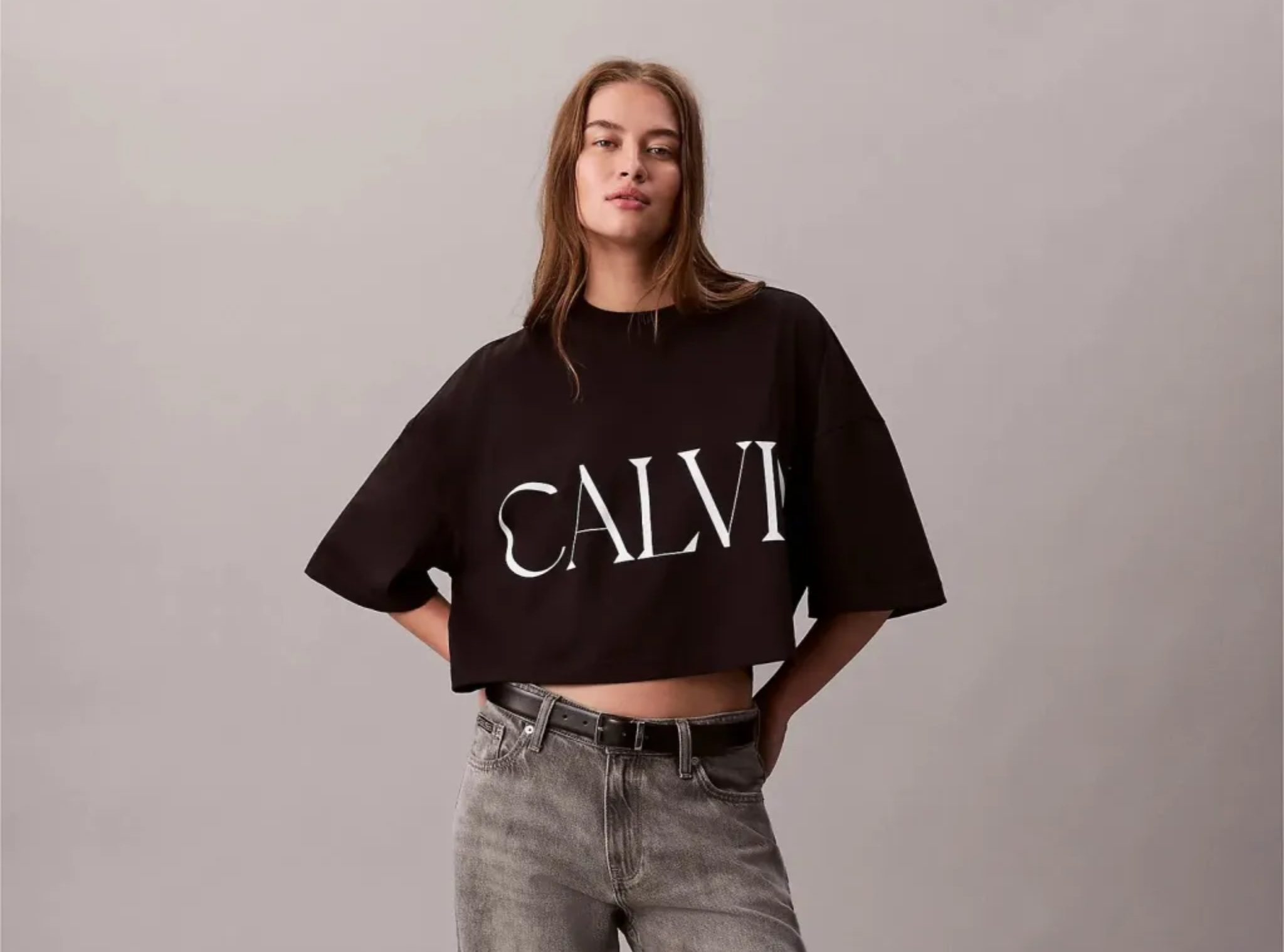 15 cách phối đồ với áo thun form rộng nữ đẹp, cá tính