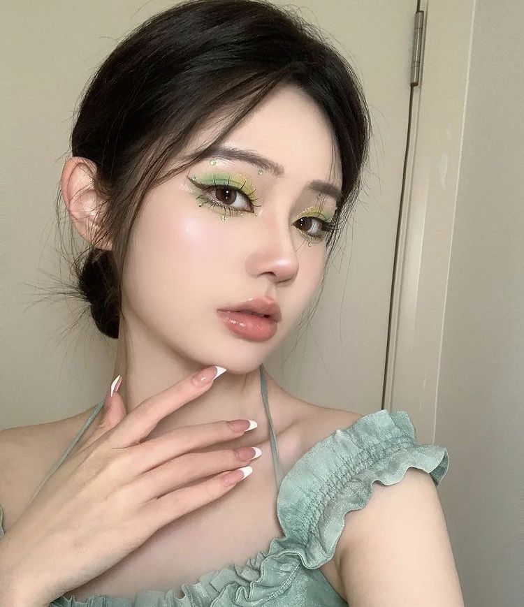 Makeup tone xanh lá. Ảnh: internet.