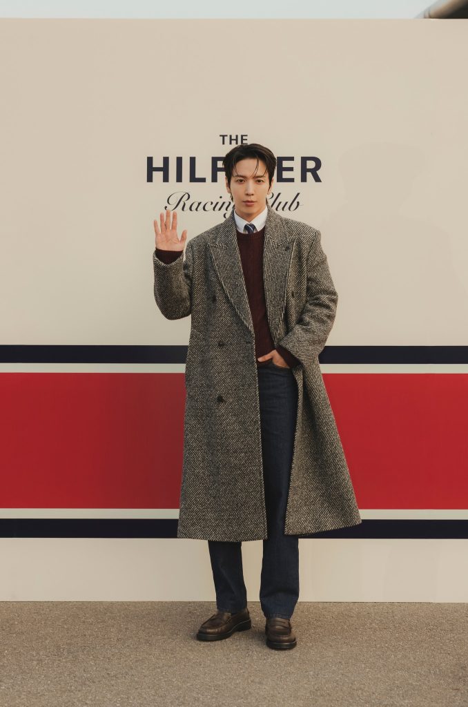 Jung Yong Hwa toát lên nét cổ điển sang trọng, đậm chất quý ông hiện đại. Ảnh: ACFC.