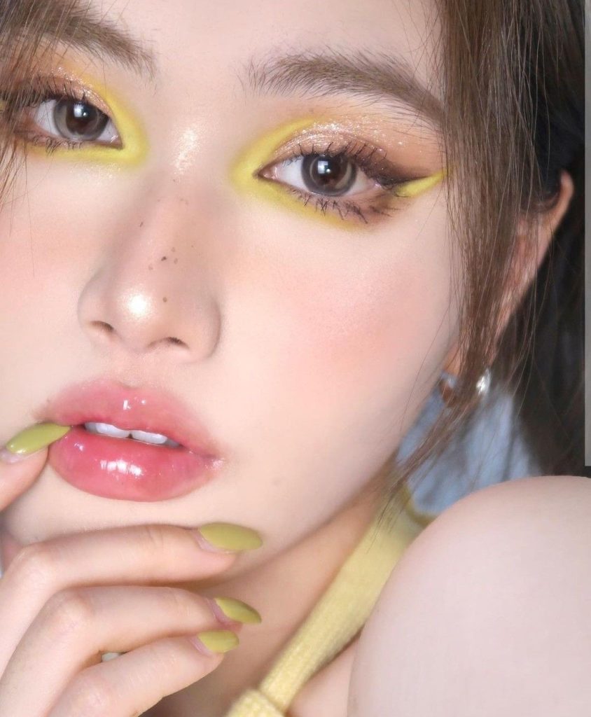 Makeup tone vàng. Ảnh: internet.