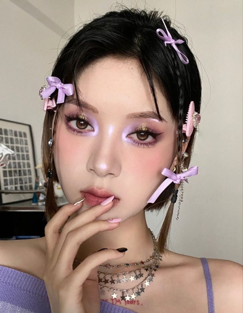 Makeup tone tím. Ảnh: internet.