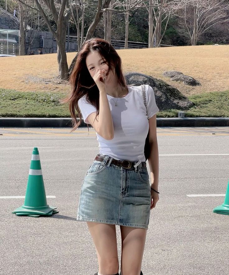 Gợi ý một số mẫu chân váy jeans ngắn từ các thương hiệu lớn