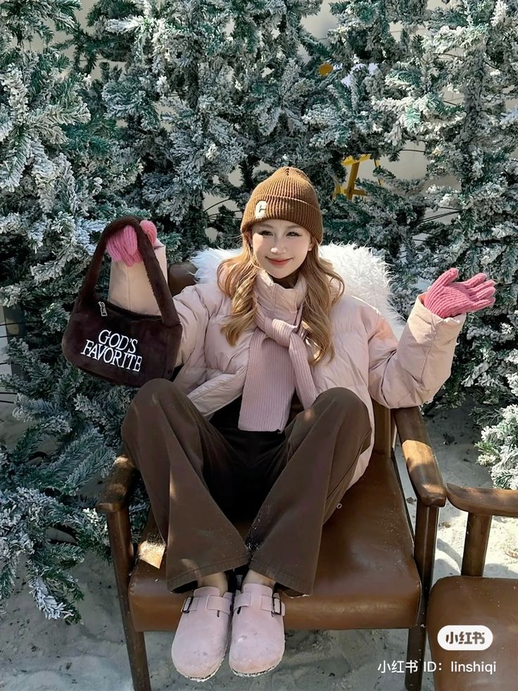 Sự kết hợp ngoạn mục của outfit hồng và nâu