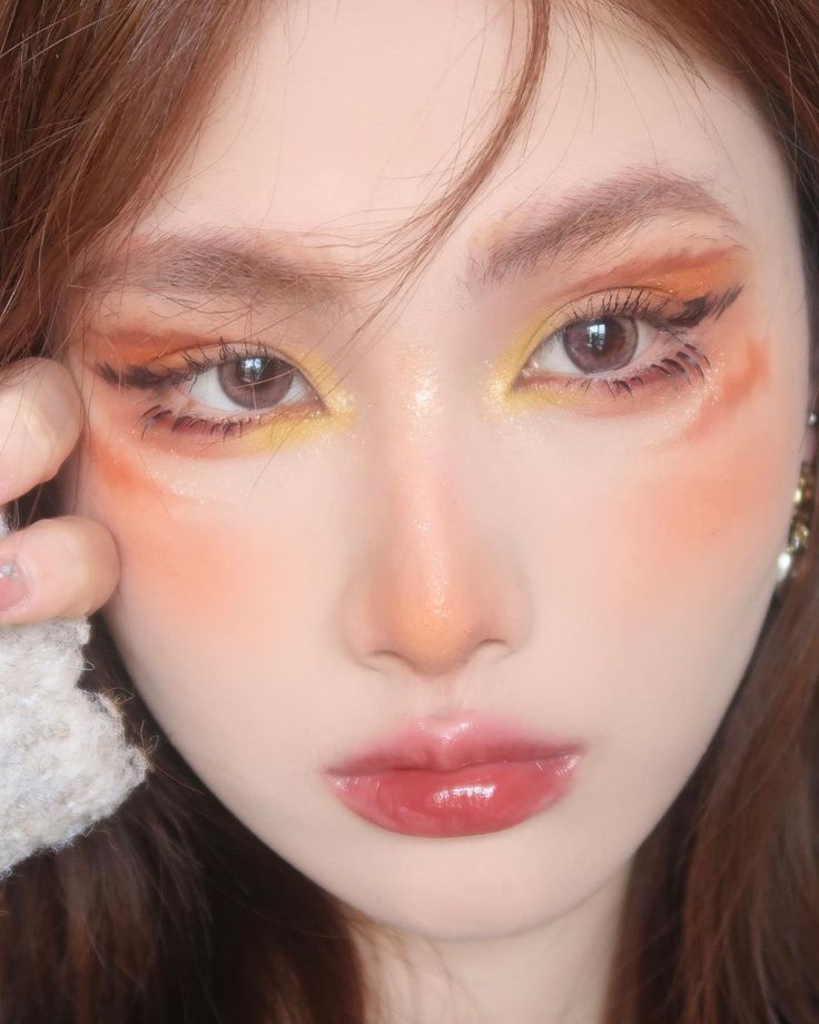 Makeup tone cam. Ảnh: internet.