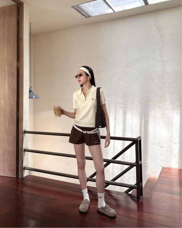 Outfit thể thao năng động đơn giản mà vẫn nổi bật. Ảnh: internet.