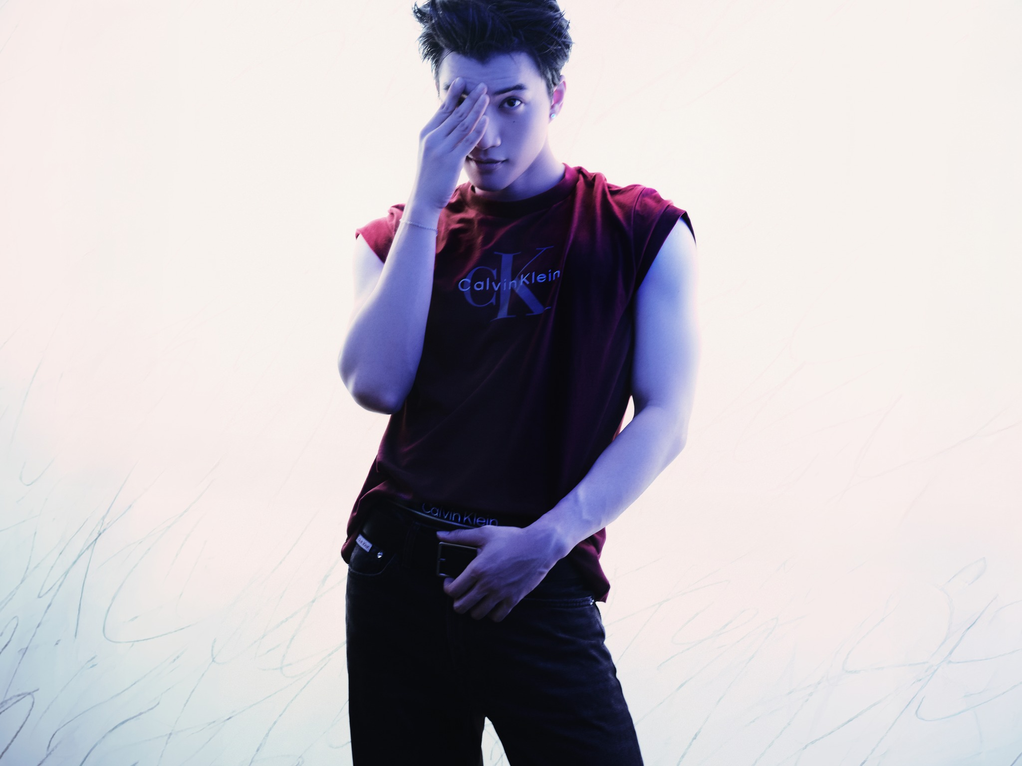Phong cách "City Boy" quyến rũ của HIEUTHUHAI qua các bản phối Calvin Klein