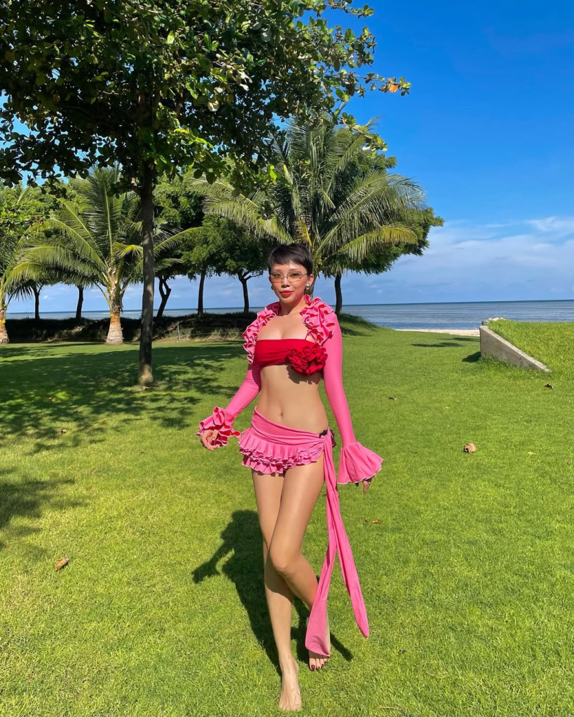 Học muôn cách diện bikini khoe dáng cực hot của "chị đẹp" Tóc Tiên