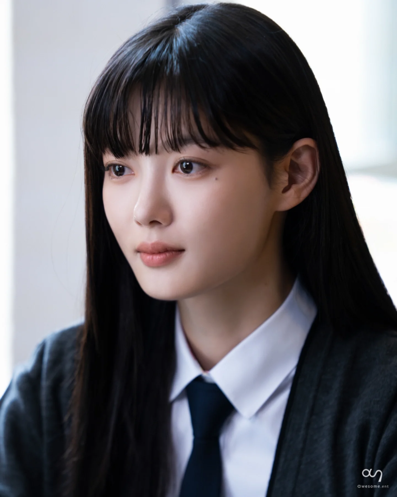Thời trang kiến tạo màn lột xác của "Em gái quốc dân" Kim Yoo Jung trong phim Dear X (X Thân Mến)