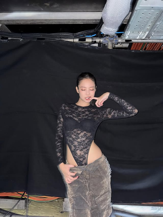 Bodysuit - item quyến rũ được Taylor Swift, Jennie và dàn sao quốc tế yêu thích