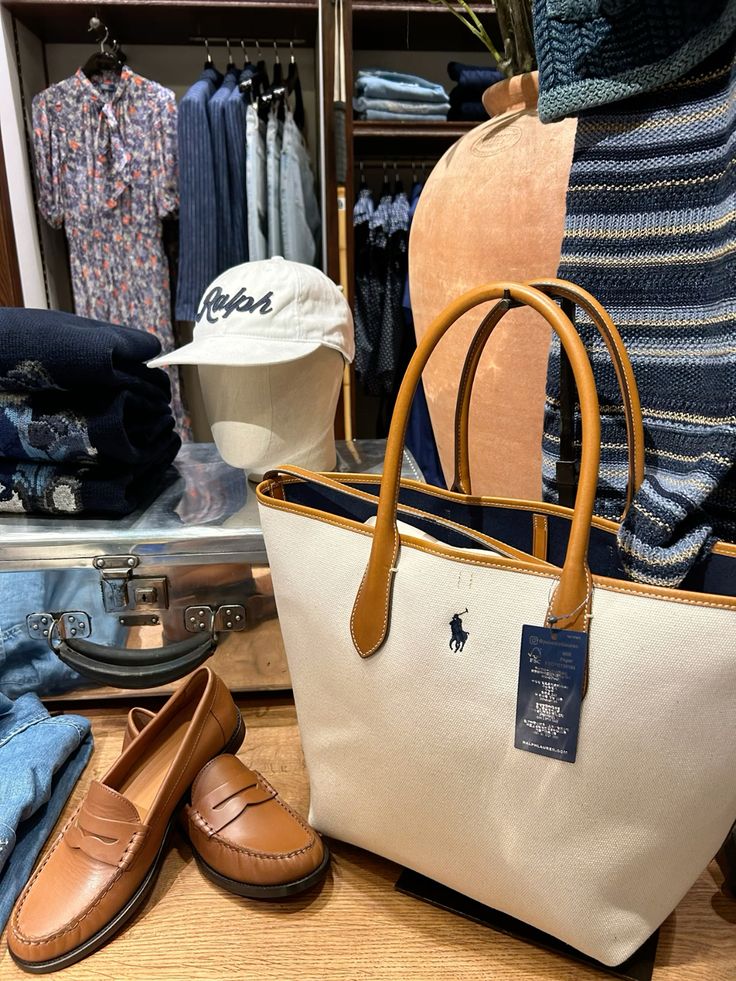 Túi xách từ thương hiệu Polo Ralph Lauren. Ảnh: internet.