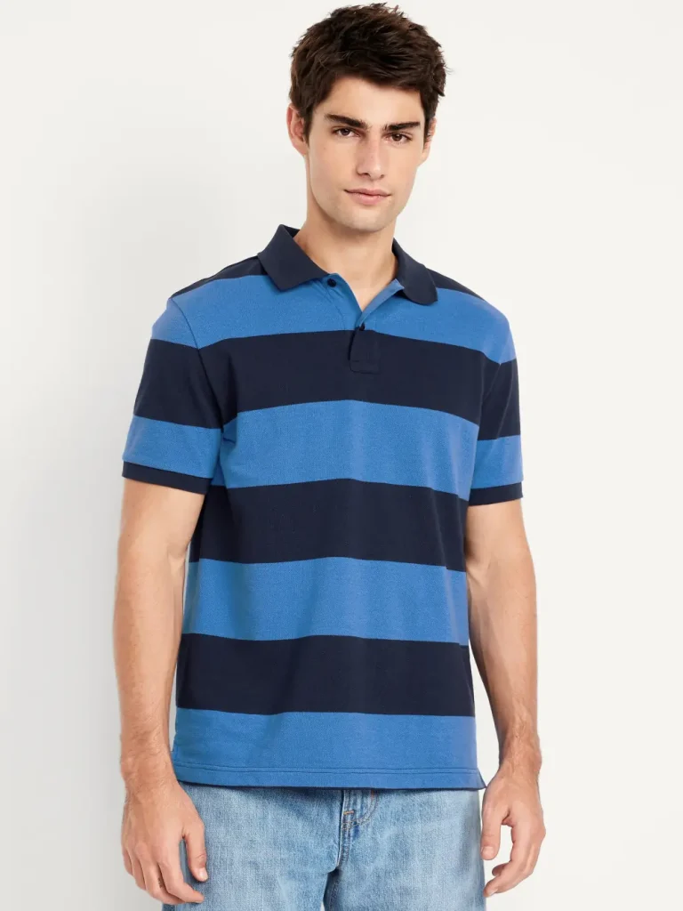 Áo thun sọc từ thương hiệu Old Navy luôn là một item "đinh" trong tủ đồ của phái mạnh nhờ sự kết hợp giữa tính ứng dụng cao. Ảnh: ACFC.
