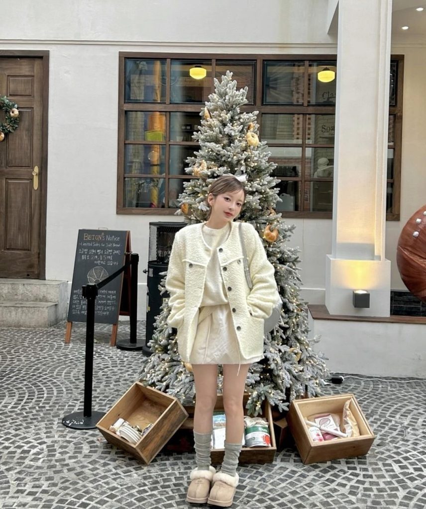 Mỗi outfit đều mang câu chuyện riêng và sẽ trở nên trọn vẹn hơn khi hòa cùng không khí Giáng sinh rộn ràng. Ảnh: internet.