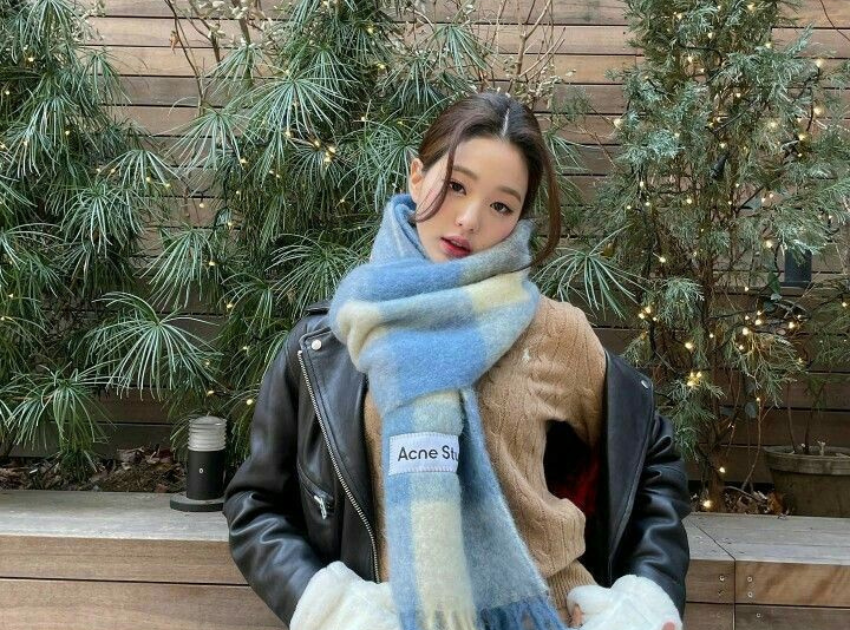 Tô điểm thêm cho outfit mùa đông với item khăn choàng