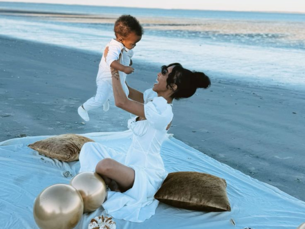 Những điều bố mẹ cần lưu ý khi cho bé sơ sinh ra ngoài chơi