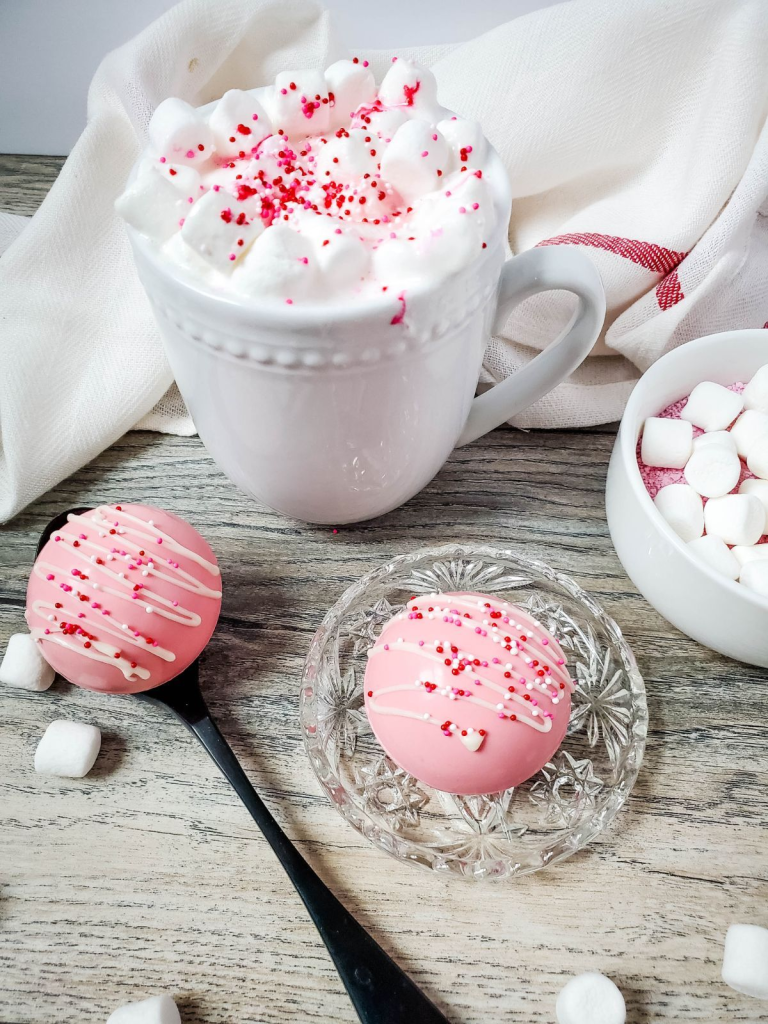 Chocolate bomb là gì mà khiến giới trẻ thích mê dịp Noel? Cách để có 1 ly chocolate bomb tại nhà hoàn hảo