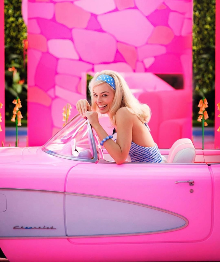 Margot Robbie - nàng "Barbie đời thực" với tủ đồ chuẩn phong cách Barbiecore