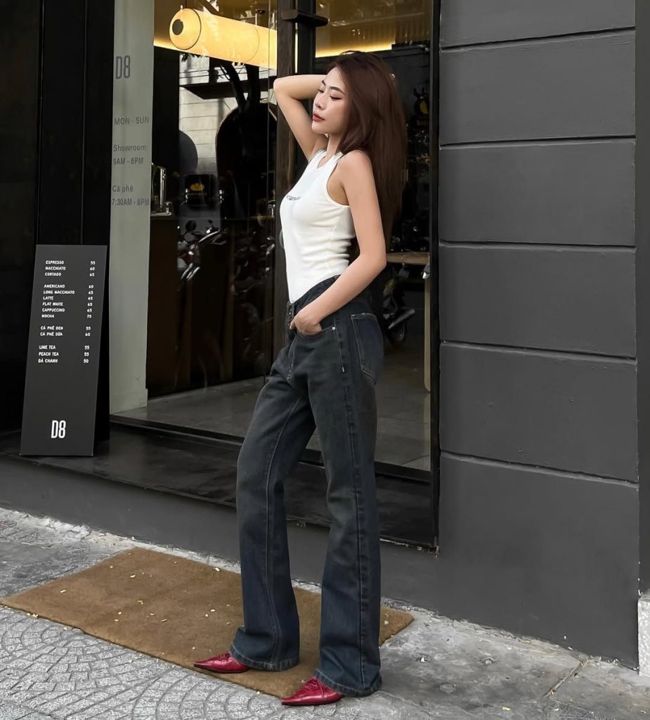 Tận dụng sức mạnh của quần ống suông và giày mũi nhọn tạo cảm giác thanh thoát hơn cho đôi chân. Ảnh: internet.