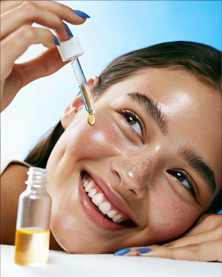 Sự kết hợp giữa "tiêu chuẩn vàng" Retinol và công nghệ tế bào Exosomes đang tạo nên một cuộc cách mạng trong routine trẻ hóa. Ảnh: internet.