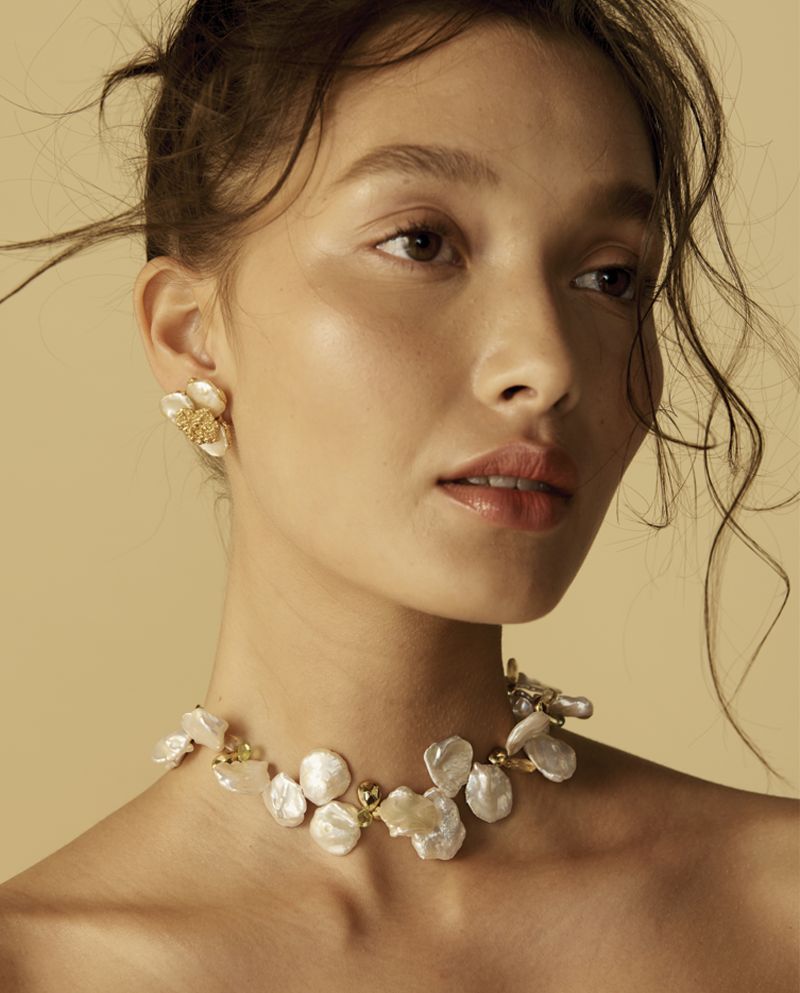 Xà cừ là trang sức lý tưởng cho người theo đuổi phong cách "Quiet Luxury". Ảnh: internet.