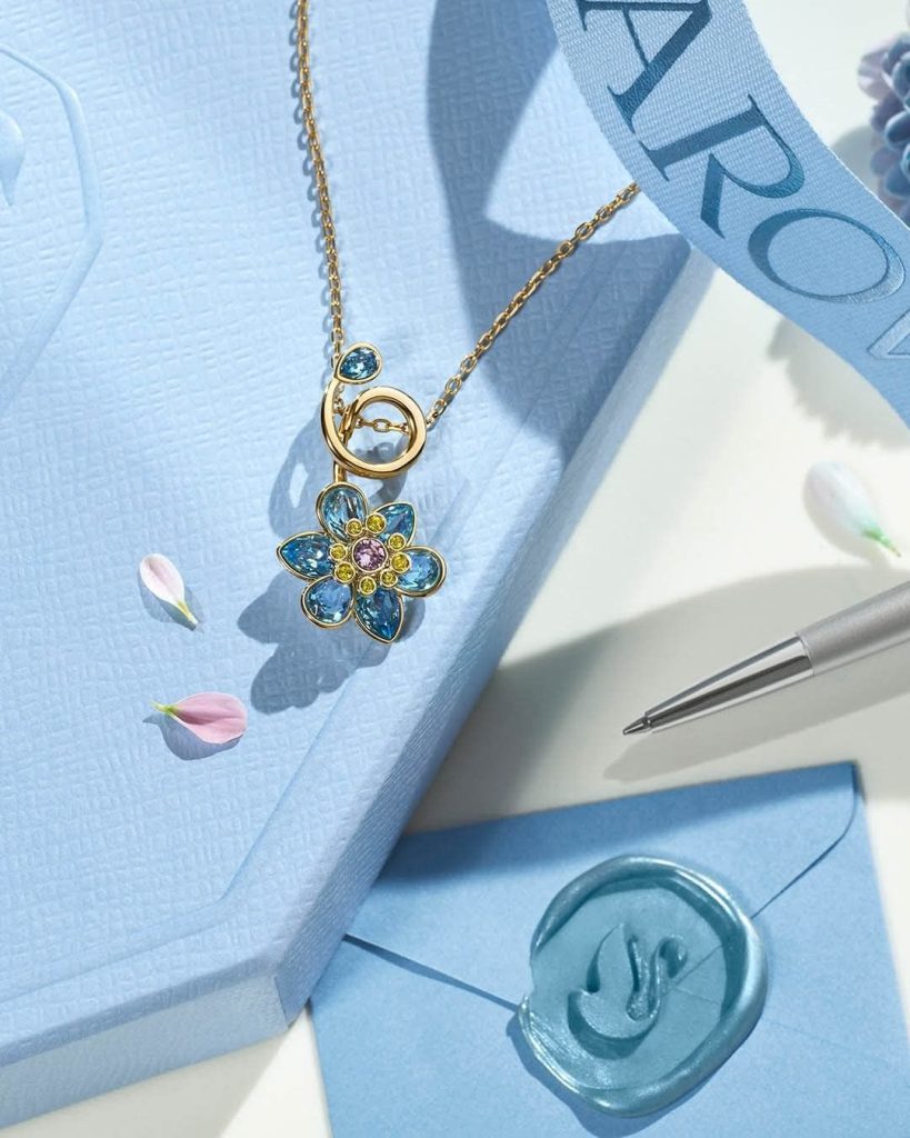 Pha lê mang lại vẻ ngoài nổi bật, lấp lánh và tạo sức hút khó cưỡng. Ảnh: Swarovski.
