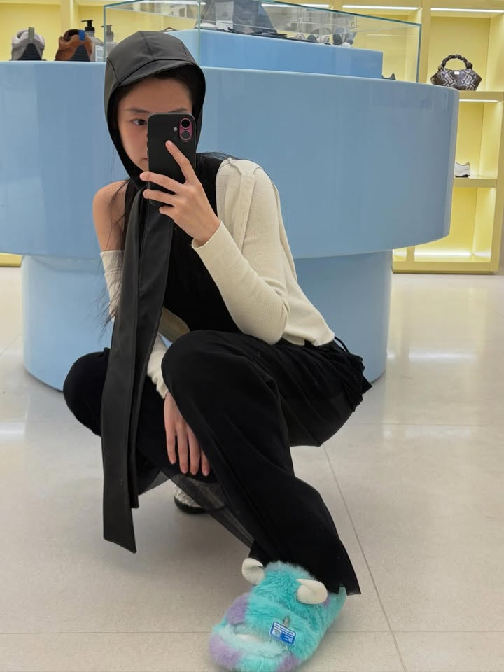 10+ cách chụp ảnh trước gương đẹp, dễ thực hiện cho nữ theo gợi ý từ BLACKPINK