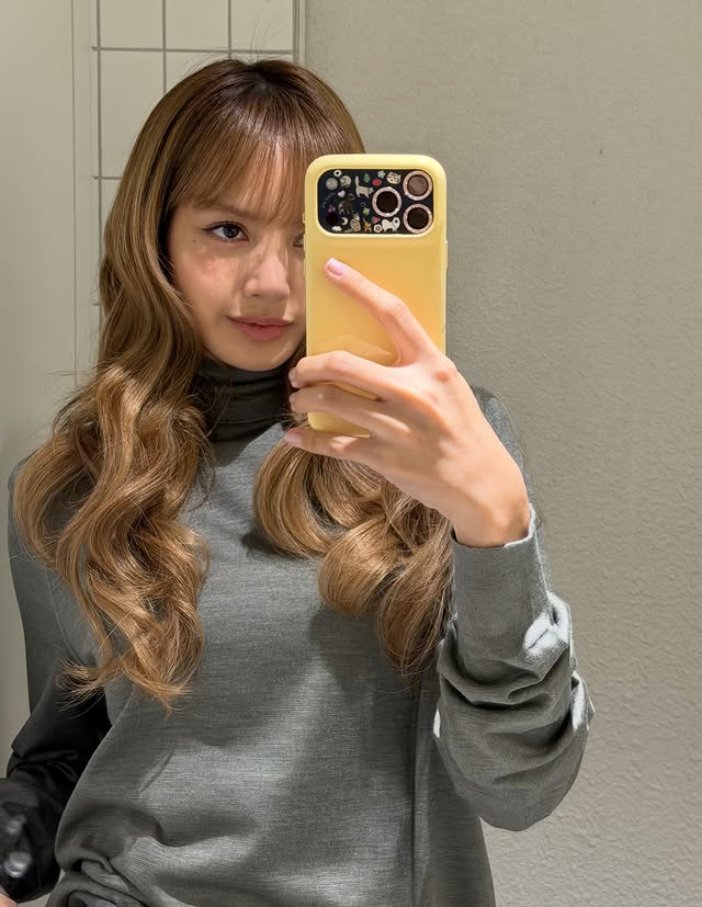 10+ cách chụp ảnh trước gương đẹp, dễ thực hiện cho nữ theo gợi ý từ BLACKPINK