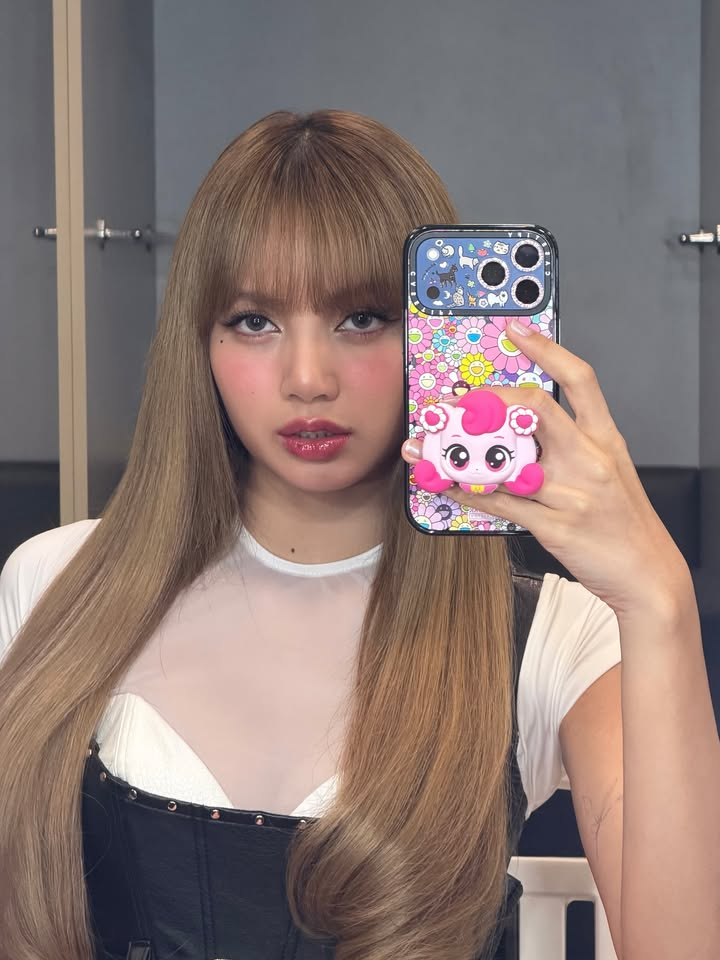 10+ cách chụp ảnh trước gương đẹp, dễ thực hiện cho nữ theo gợi ý từ BLACKPINK