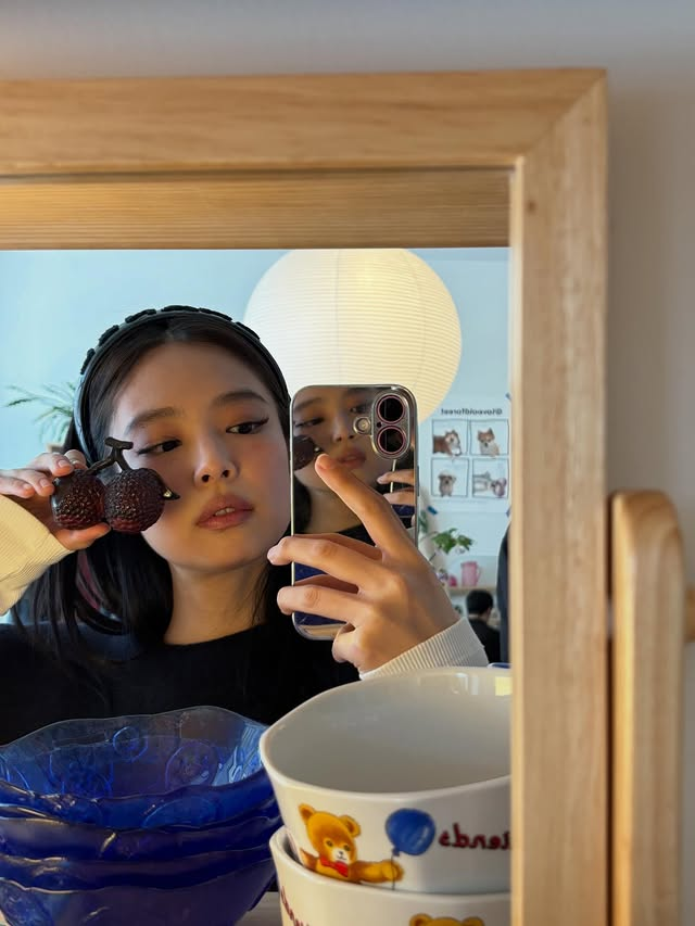 10+ cách chụp ảnh trước gương đẹp, dễ thực hiện cho nữ theo gợi ý từ BLACKPINK