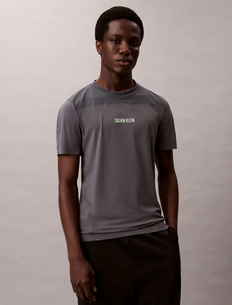 Những món đồ tập thể thao nam đáng đầu tư năm 2026