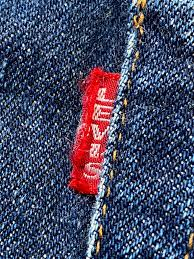 Nhãn vải có chữ "LEVI'S" in hoa toàn bộ, xuất hiện trên các sản phẩm sản xuất trước năm 1971. Ảnh: Levi's®
