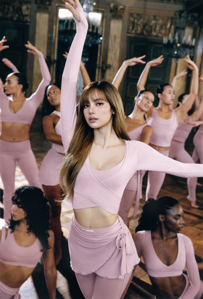 LISA (BLACKPINK) hóa "thiên nga ballet" quyến rũ hút hồn trong clip quảng bá NikeSKIMS