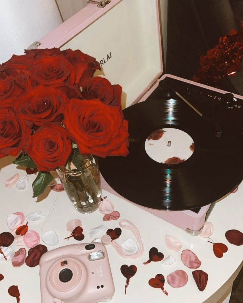 Món quà Valentine quan trọng nhất chính là tấm lòng và sự trân trọng mà bạn dành cho nàng. Ảnh: internet.