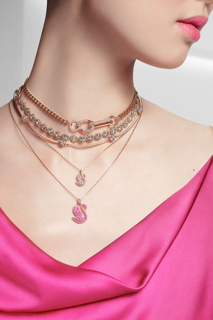 Thương hiệu Swarovski nổi tiếng với dòng sản phẩm thiên nga nổi bật. Ảnh: internet.