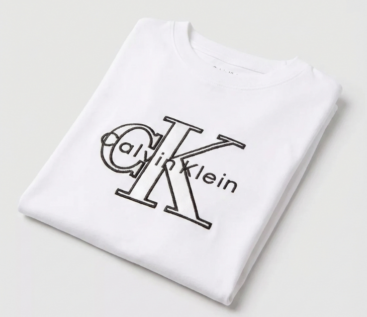 Tôn vinh giá trị cốt lõi thông qua logo "CK" lồng ghép vào nhau được in nổi bật ngay chính giữa ngực áo. Ảnh: ACFC.