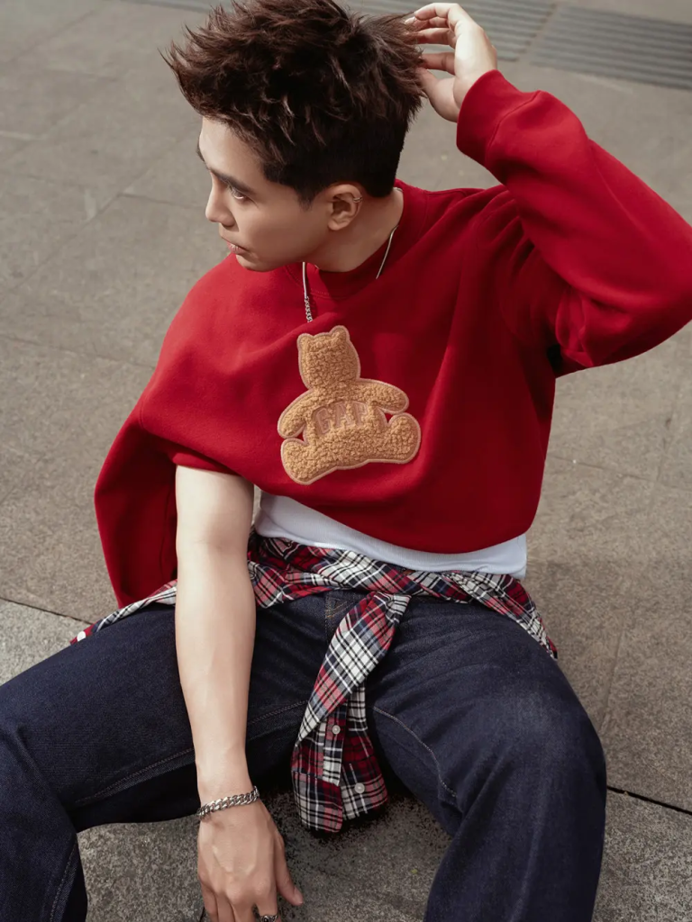 Gợi ý các mẫu áo sweater nam hàng hiệu dễ phối đồ, đáng đầu tư để nâng tầm phong cách