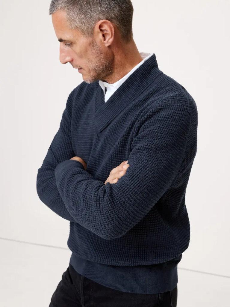 Gợi ý các mẫu áo sweater nam hàng hiệu dễ phối đồ, đáng đầu tư để nâng tầm phong cách