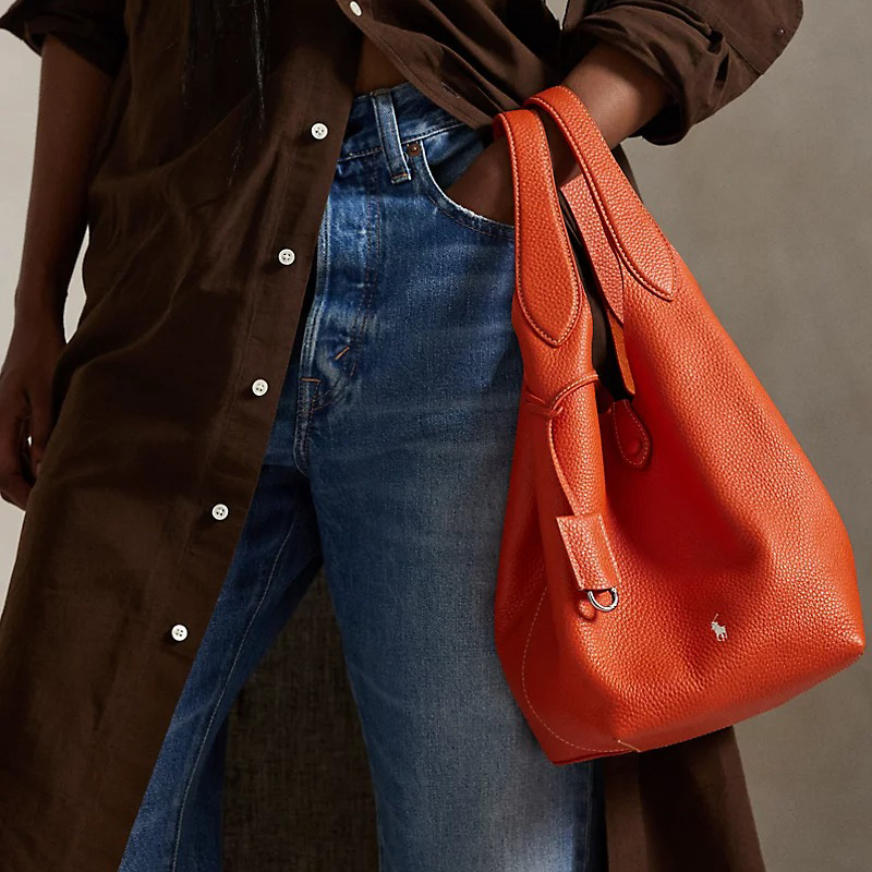 Dấu ấn ngựa Pony trên dòng túi xách da bê Polo Play từ Ralph Lauren
