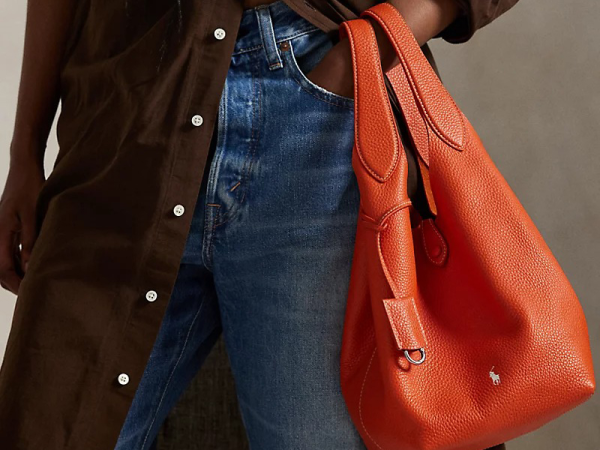 Dấu ấn ngựa Pony trên dòng túi xách da bê Polo Play từ Ralph Lauren