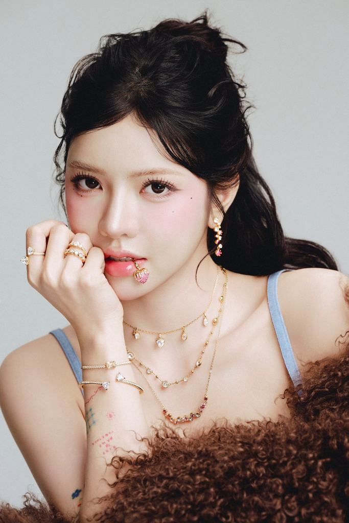 Loạt mỹ nhân Việt chọn trang sức Swarovski để bừng sáng diện mạo cho năm mới (Hòa Minzy, Kiều Anh, Phương Ly, Ciin)