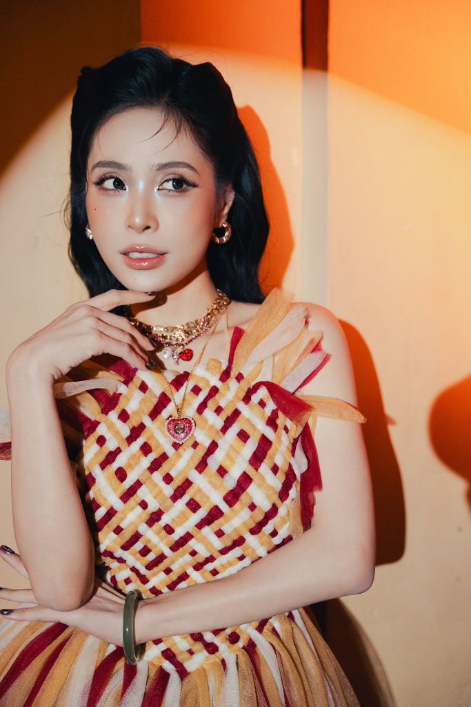 Loạt mỹ nhân Việt chọn trang sức Swarovski để bừng sáng diện mạo cho năm mới (Hòa Minzy, Kiều Anh, Phương Ly, Ciin)