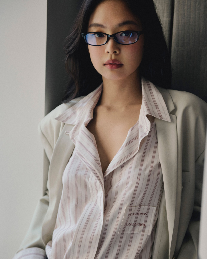 JENNIE gây sốt với outfit tối giản tại show diễn Calvin Klein Thu 2026