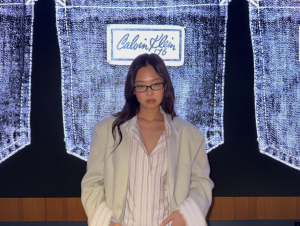JENNIE gây sốt với outfit tối giản tại show diễn Calvin Klein Thu 2026