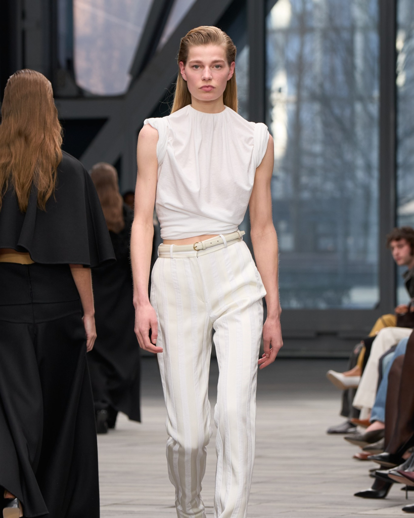 Bộ sưu tập Calvin Klein Thu 2026: Tinh thần tối giản tạo nên dấu ấn quyền lực
