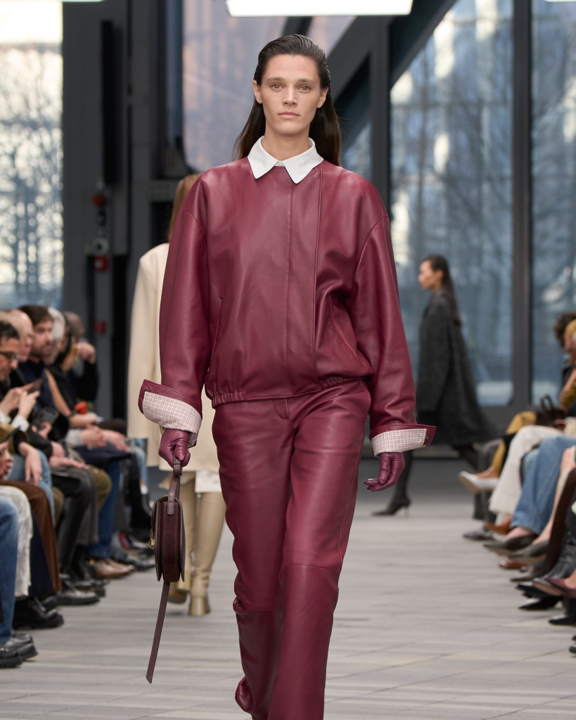 Bộ sưu tập Calvin Klein Thu 2026: Tinh thần tối giản tạo nên dấu ấn quyền lực