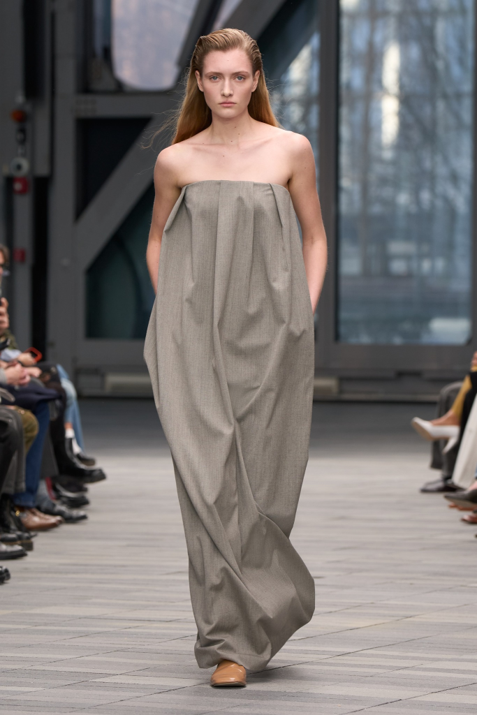 Bộ sưu tập Calvin Klein Thu 2026: Tinh thần tối giản tạo nên dấu ấn quyền lực