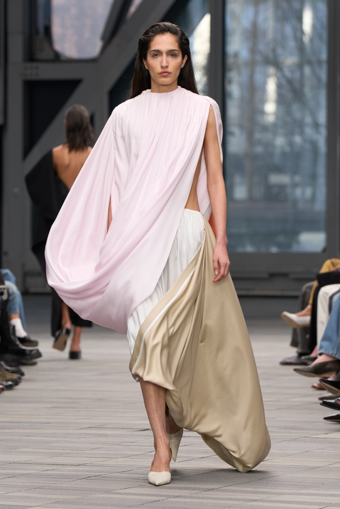 Bộ sưu tập Calvin Klein Thu 2026: Tinh thần tối giản tạo nên dấu ấn quyền lực