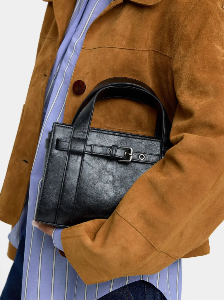 Gợi ý các mẫu túi xách hàng hiệu làm quà cho nàng dịp 8/3 (Guess, Karl Lagerfeld, Tommy Hilfiger, DKNY...)