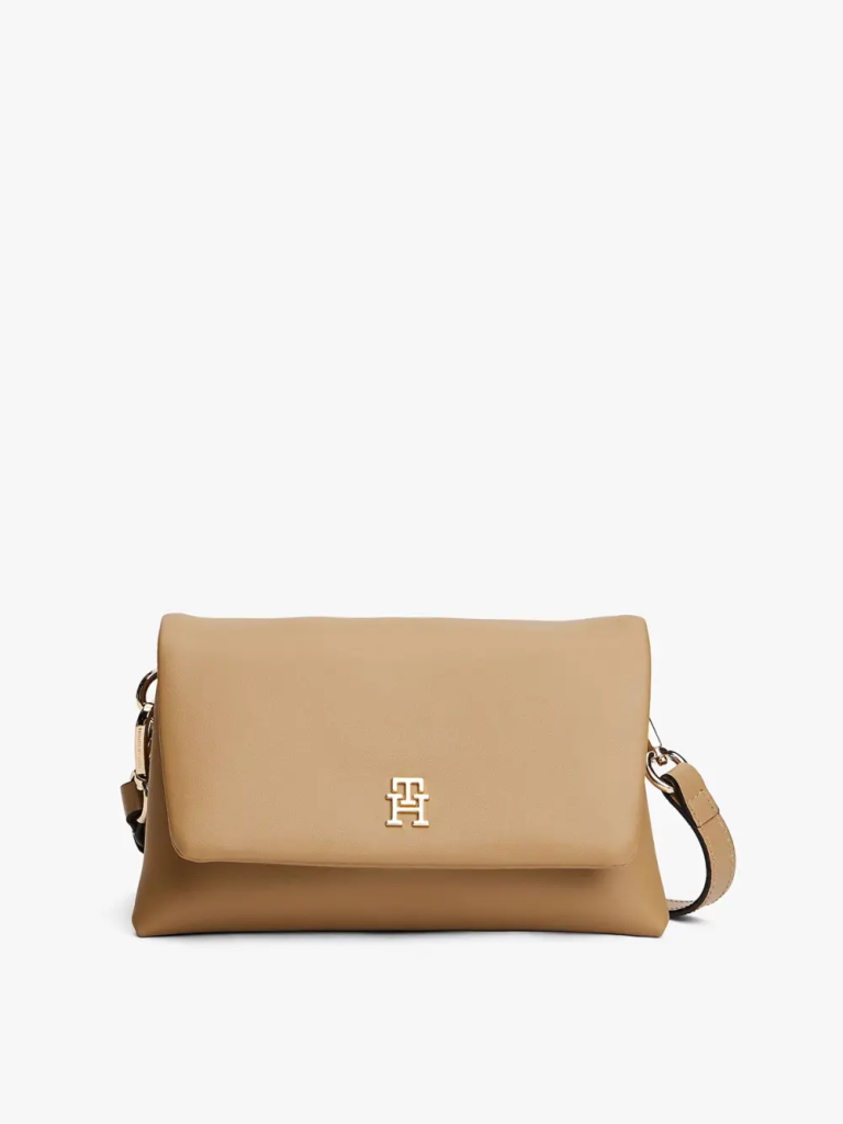 Gợi ý các mẫu túi xách hàng hiệu làm quà cho nàng dịp 8/3 (Guess, Karl Lagerfeld, Tommy Hilfiger, DKNY...)