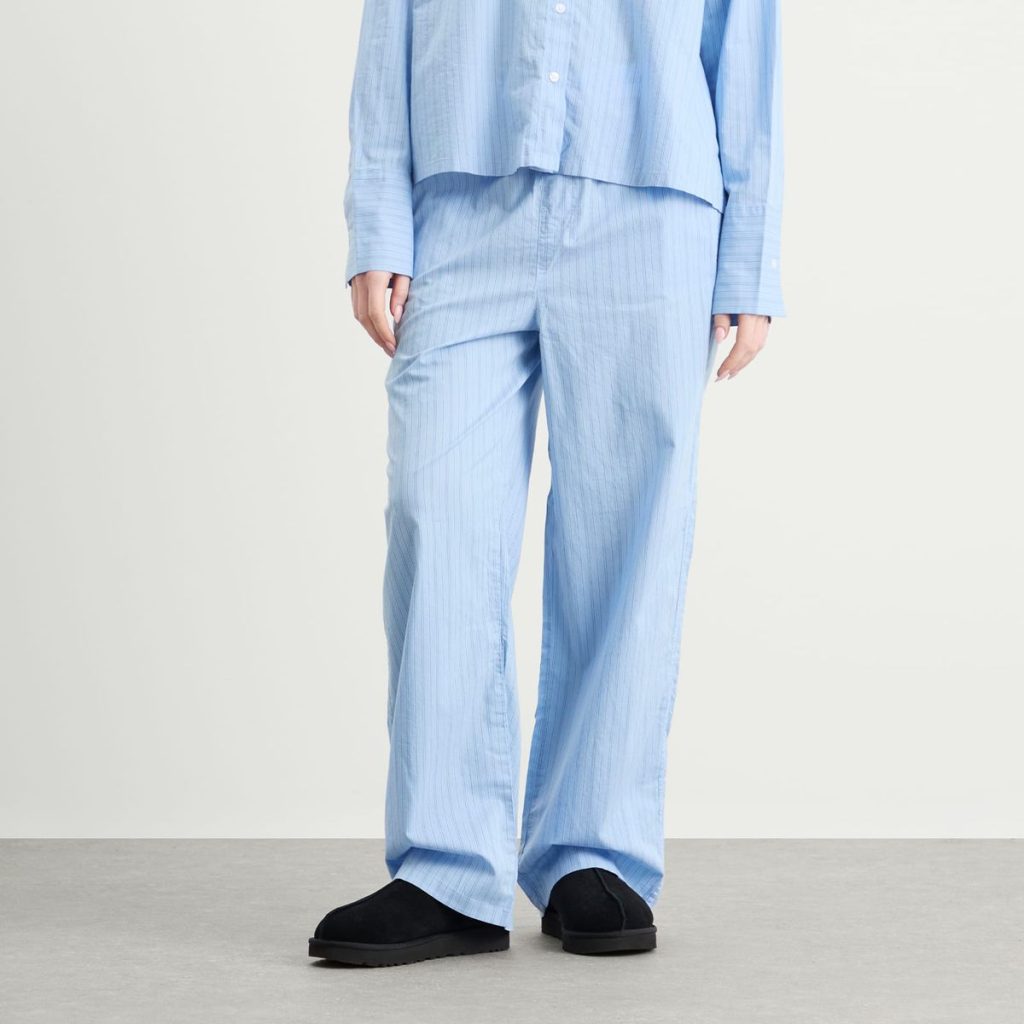 Với dòng đồ ngủ nam Calvin Klein chất liệu cotton poplin giúp phái mạnh tận hưởng cảm giác thư giãn nhẹ tênh sau giờ làm việc căng thẳng. Ảnh: ACFC.