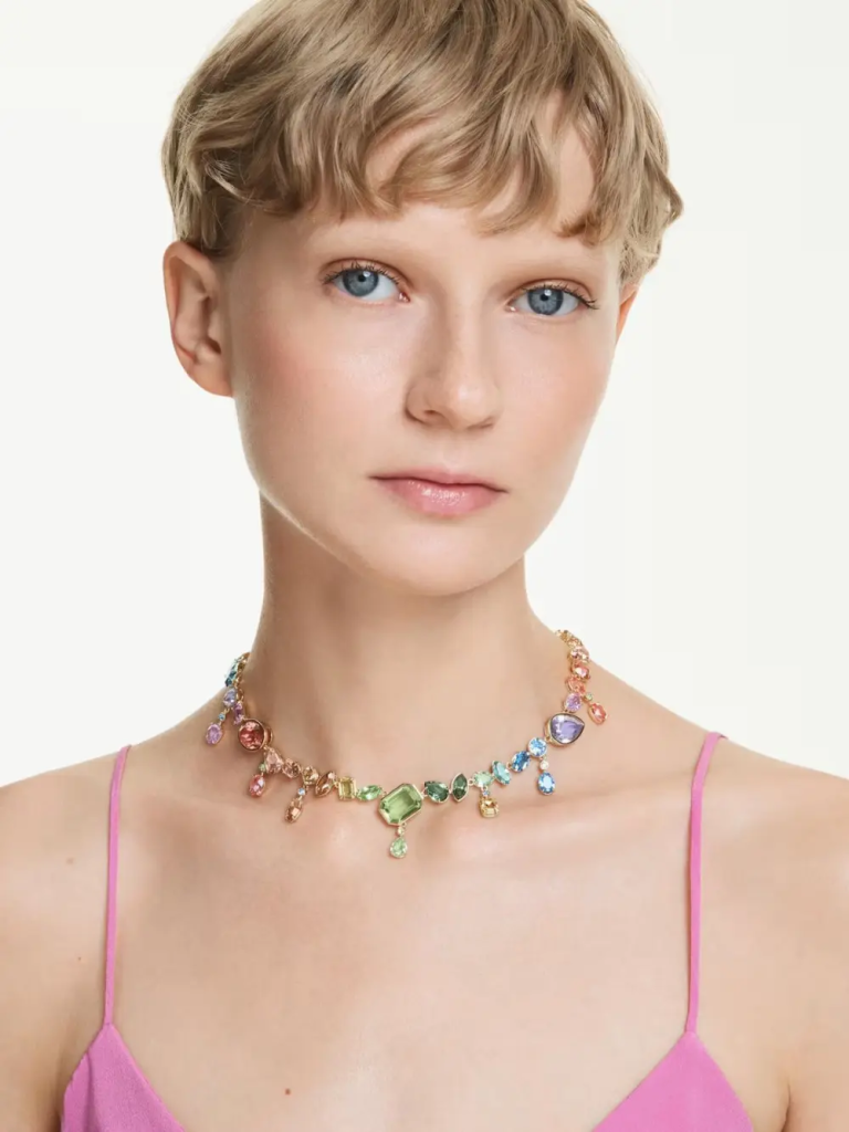 Thay lời yêu qua quà tặng trang sức pha lê Swarovski tuyệt mỹ